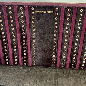 MICHAEL KORS BROOKLYN GROMMET Medium Zip Top Clutch Wristlet Pouch Leath…